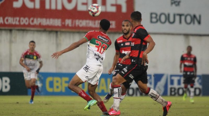 Em jogo prejudicado pelo gramado, Vitória não passa do 0 a 0 com o Brusque 2