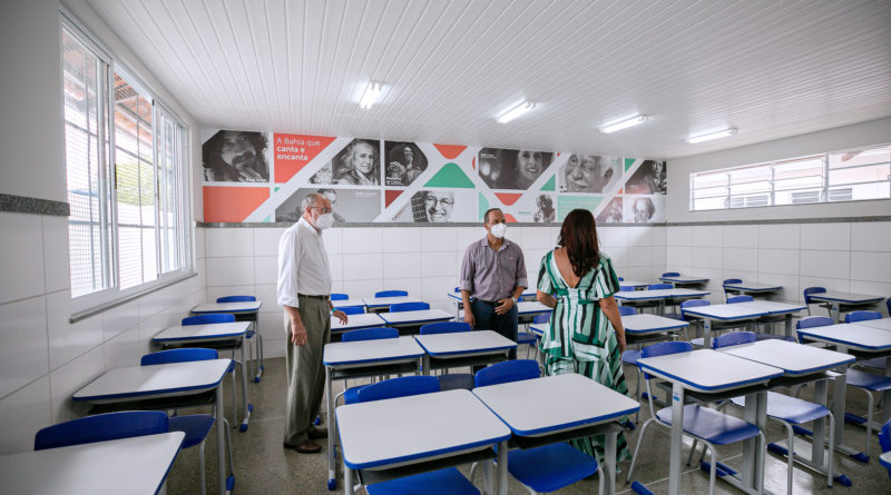 Elinaldo participa da cerimônia de entrega de duas escolas estaduais na Costa de Camaçari 1