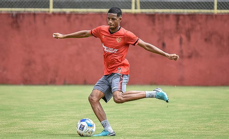 Vitória aciona o Athletico na Câmara Nacional de Resolução de Disputas pela venda do lateral Pedrinho 1