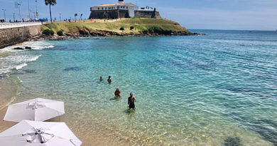 Turista tem objeto furtado durante passeio no Farol Barra