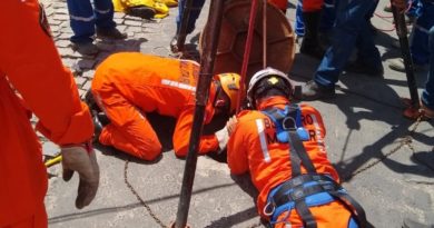 Corpo de Bombeiro resgata terceirizados da Embasa desmaiados em bueiro de Feira de Santana 3