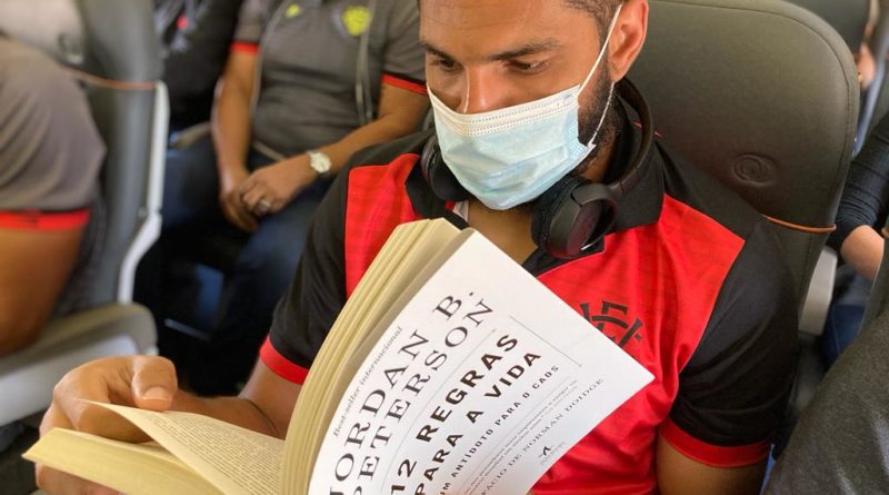 Wagner cria o “Atleta da Semana” e presenteia com livro para estimular a busca pelo conhecimento 5