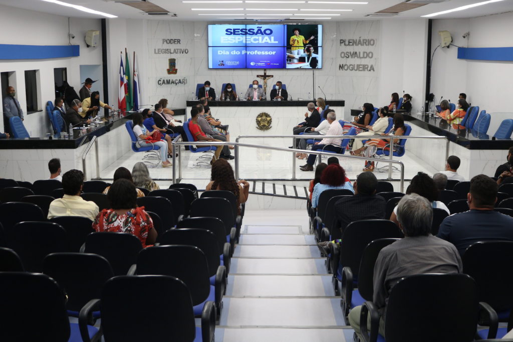 Câmara de Camaçari realiza sessão especial em homenagem aos professores de Camaçari 1