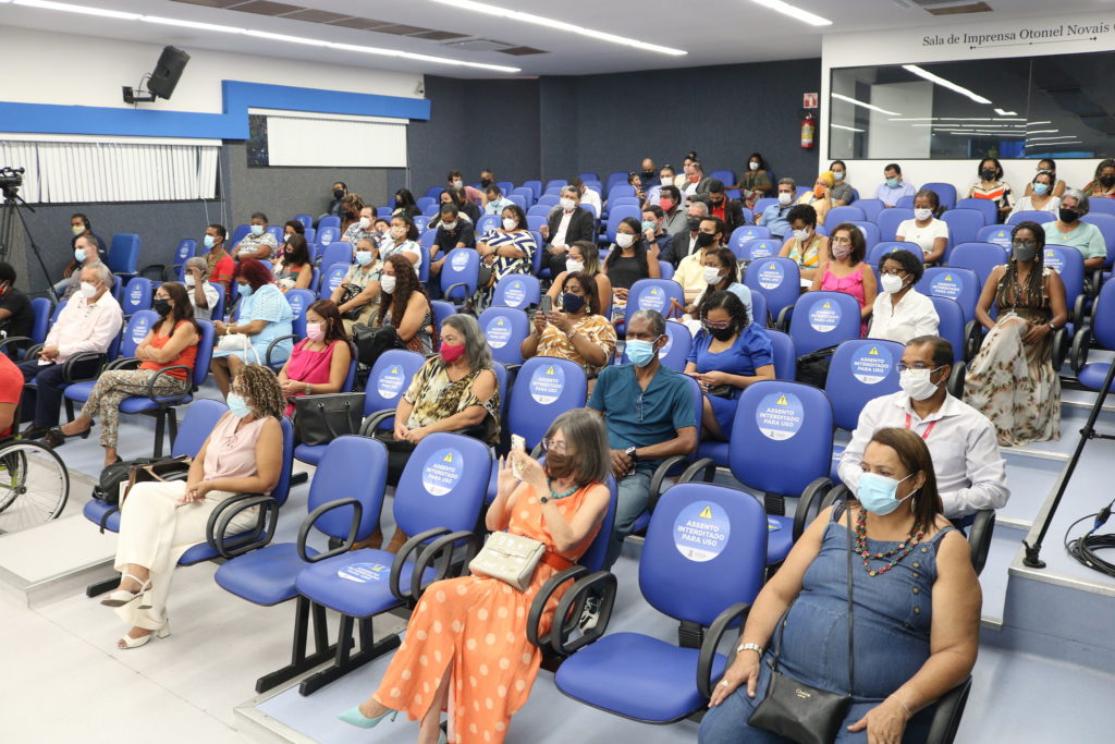 Câmara de Camaçari realiza sessão especial em homenagem aos professores de Camaçari 2