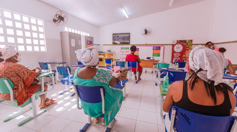 Ambulantes e baianas da Costa de Camaçari passam por curso de empreendedorismo 1