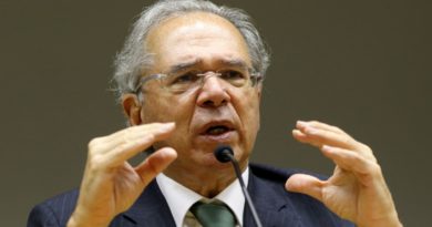 Dólar cai e bolsa reduz perdas após discurso do ministro da Economia 2