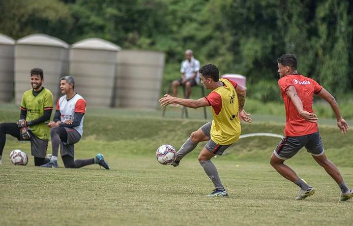 Vitória vira página do revés na Copa do Nordeste e treina para jogo decisivo contra o CRB 1