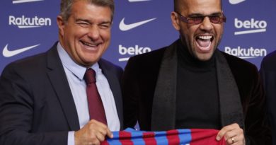 Daniel Alves é apresentado pelo Barcelona 3