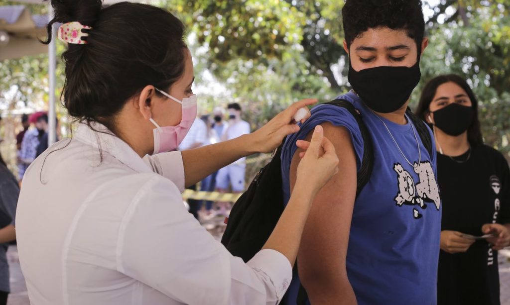 País supera 350 milhões de vacinas contra covid-19 distribuídas 1