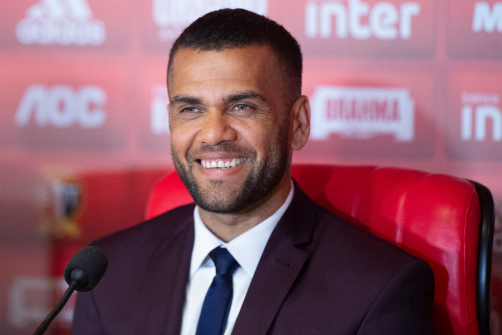 Barcelona anuncia retorno de Daniel Alves 1