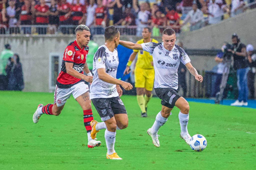 Flamengo vence o Ceará no Maracanã e adia titulo do Atlético-MG na rodada 1