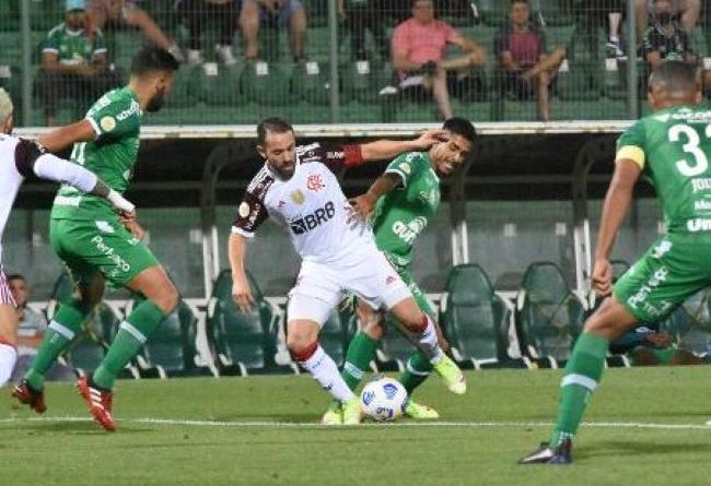 Flamengo empata com o lanterna Chapecoense e vê chances do título se distanciar a cada rodada 2