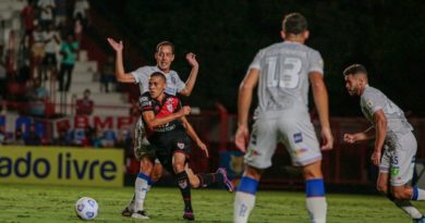 Bahia toma gol nos acréscimos e sofre derrota para o Atlético-GO na reta final do Brasileirão 3