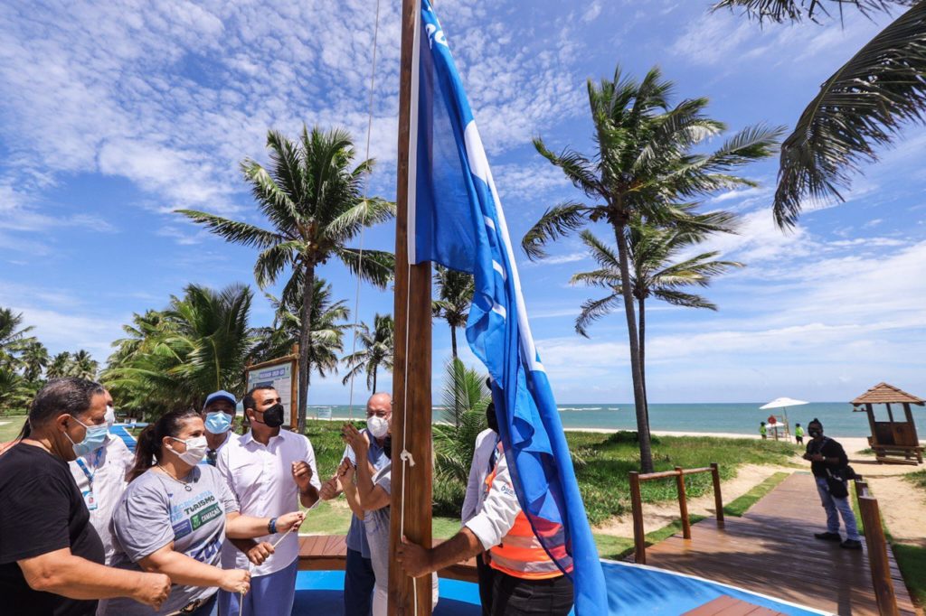 Praias de Guarajuba e Itacimirim renovam selo Bandeira Azul nesta terça (7/12) 1