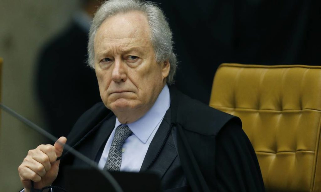 Lewandowski manda governo vacinar crianças antes das aulas 1