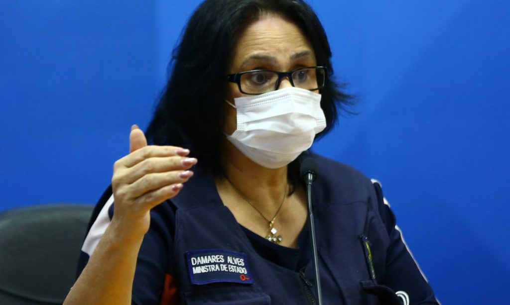 Ministra Damares Alves testa positivo para a covid-19 1