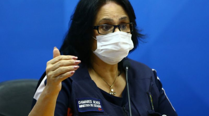 Ministra Damares Alves testa positivo para a covid-19 1