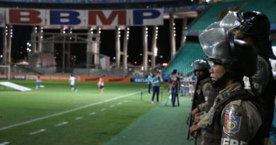 Integrantes de torcida organizada são suspeitos de atacar ônibus do E.C. Bahia 3