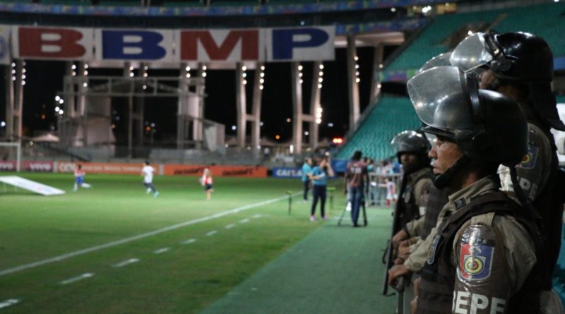 Integrantes de torcida organizada são suspeitos de atacar ônibus do E.C. Bahia 1