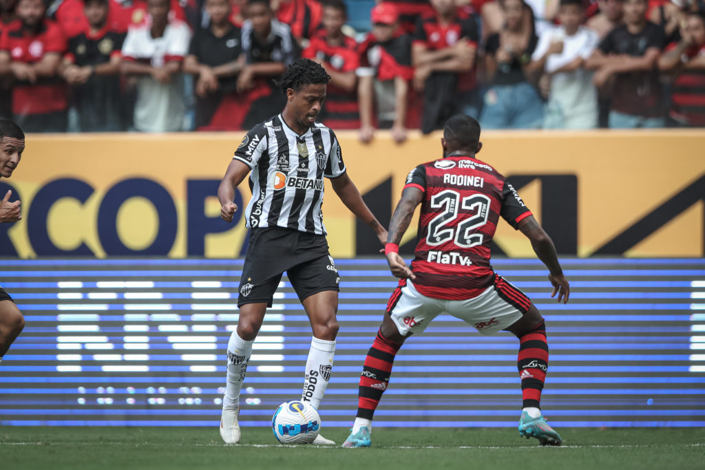 Nos pênaltis, Atlético bate o Flamengo e vence a Supercopa