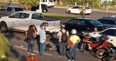 Acidente entre duas motos deixa duas pessoas feridas na Paralela 2