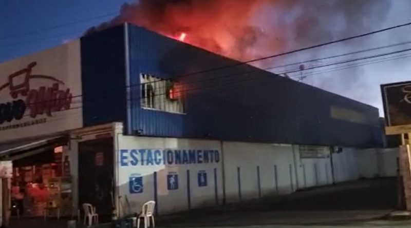 Supermercado Novo Mix da Cascalheira é atingido por incêndio 1