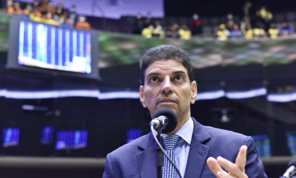 Conveniência política: Claudio Cajado assume presidência do PP Nacional e mantém aliança com Bolsonaro e PT na Bahia 1