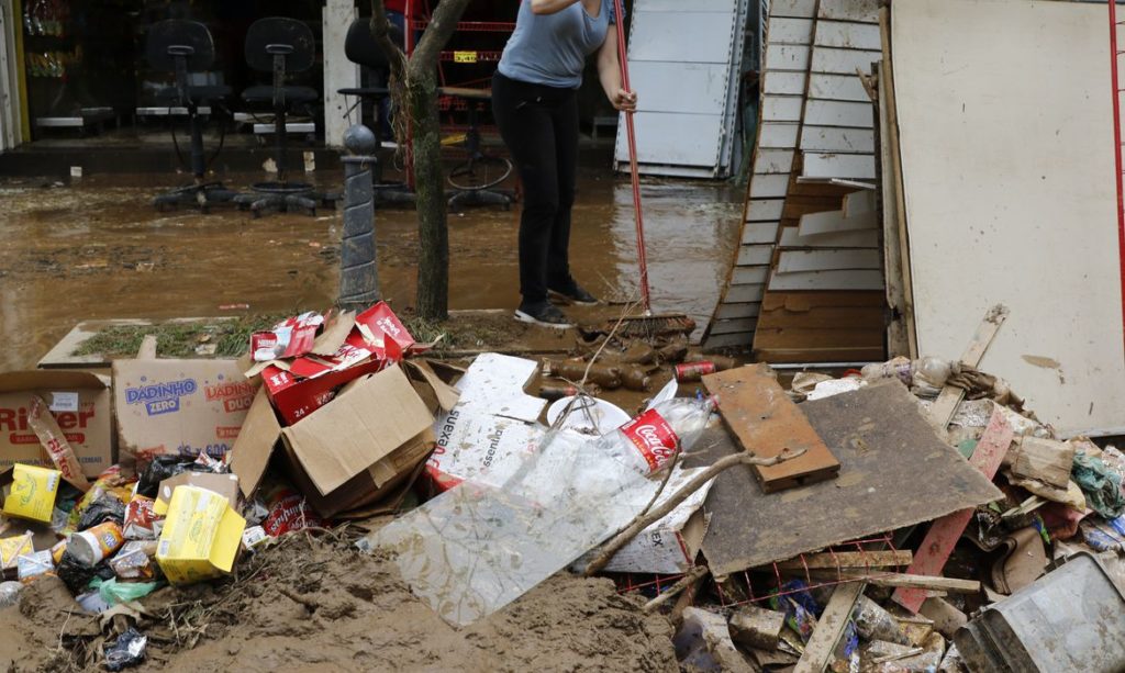 Petrópolis registra 195 mortos uma semana após temporal 1