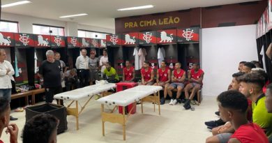 Geninho deixa o comando técnico do Vitória 4