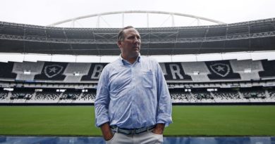 Botafogo oficializa venda da SAF e receberá mais R$ 100 milhões de John Textor nos próximos dias 2