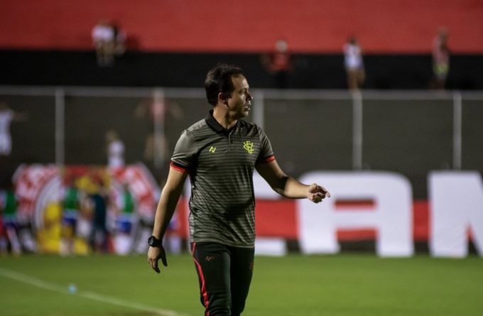 Vitória demite o técnico Dado Cavalcanti 1