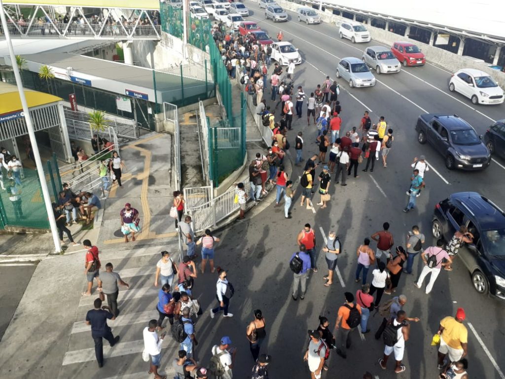 Rodoviários fazem paralisação de 24h e provoca um caos no transporte metropolitano de Salvador 2