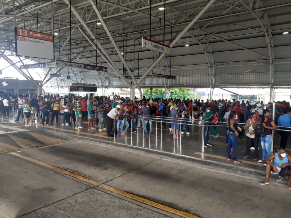Rodoviários fazem paralisação de 24h e provoca um caos no transporte metropolitano de Salvador 1