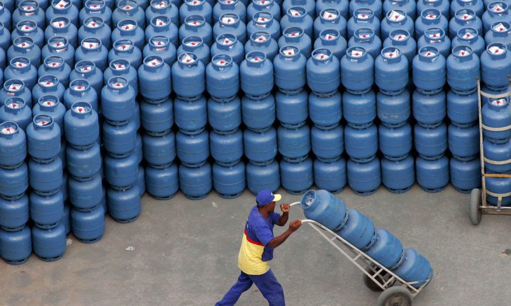Petrobras (PETR4) reduz preço do gás de cozinha em 4,7% a partir da terça 1