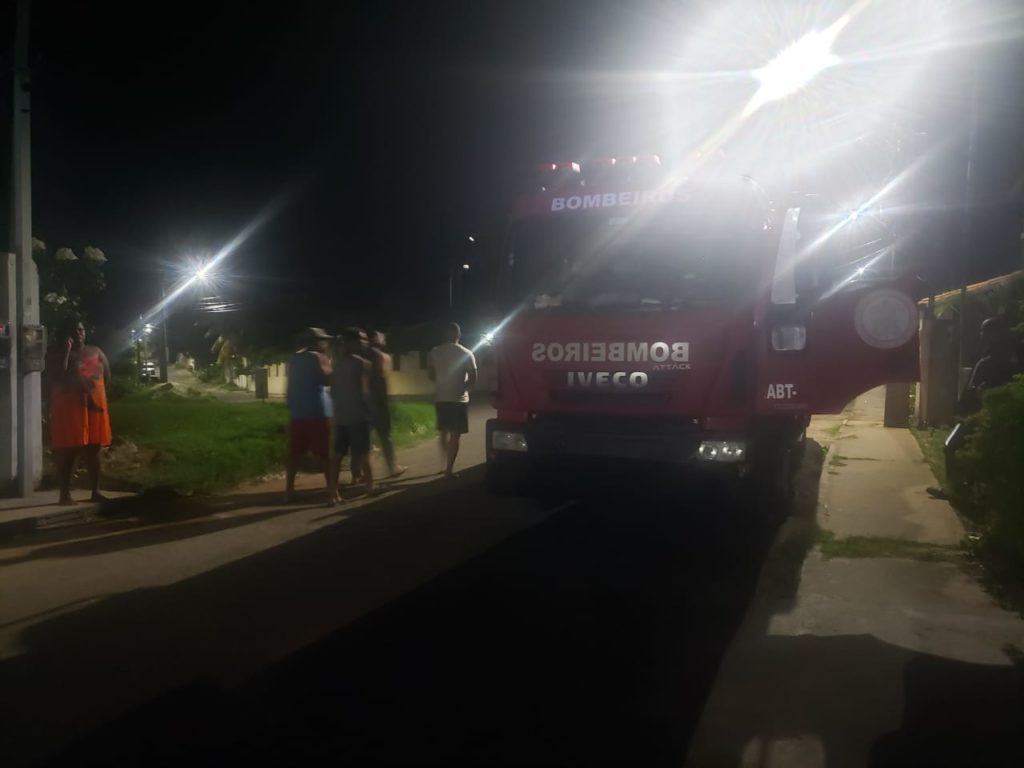 Mata de São João: Policiais resgatam cinco crianças em casa incendiada por agressor 1