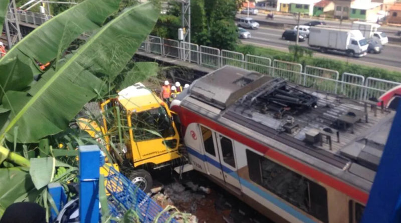 Após acidente do metrô, moradores do Bom Juá protestam contra fechamento de Estação 1