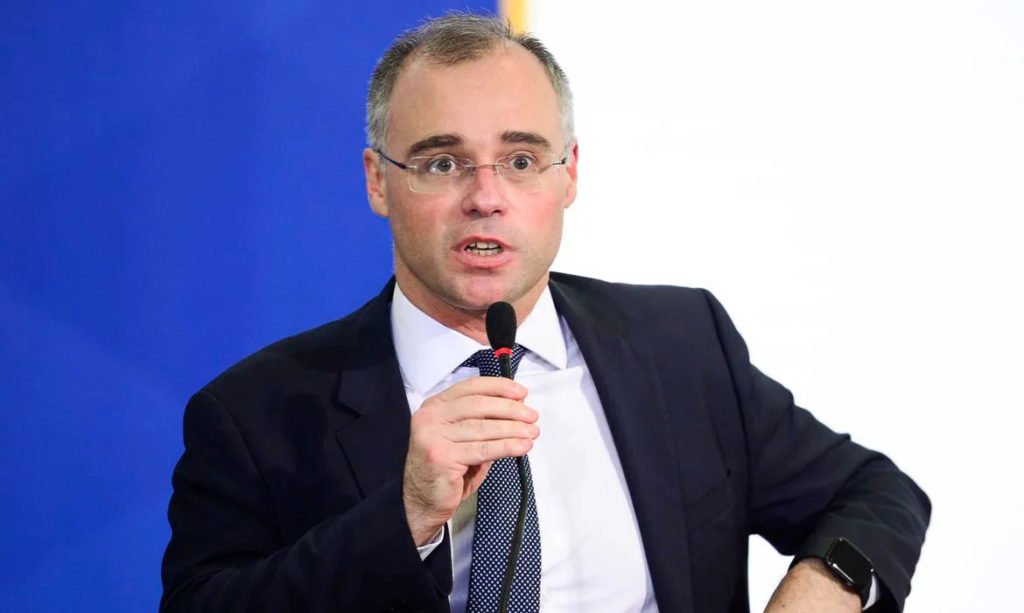 Mendonça e Nunes Marques votam contra suspensão da lei do piso da enfermagem 1