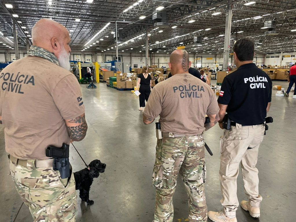 Ação de cães farejadores leva Polícia Civil a apreensão de R$500 mil em drogas no Centro de Distribuição dos Correios 1