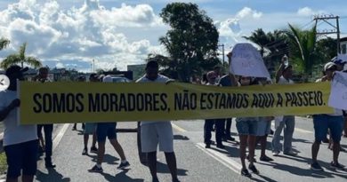 Moradores do Loteamento Las Palmas protestam contra fechamento de retorno na BA-099 2