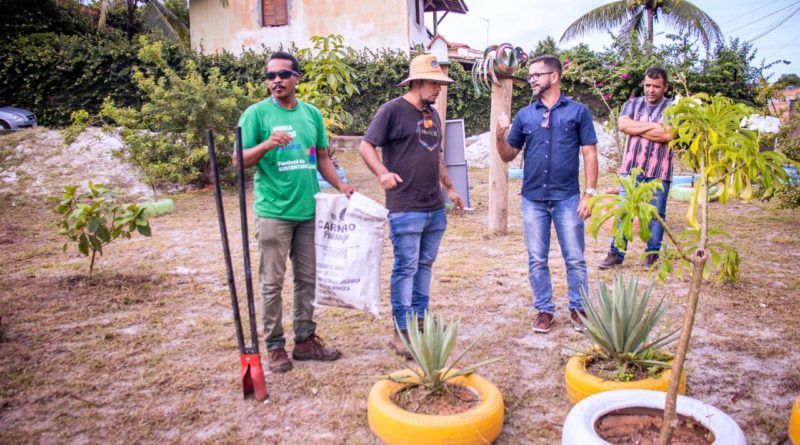 Sedur realiza plantio simbólico de 10 mudas de pau-brasil na Orla de Camaçari 1