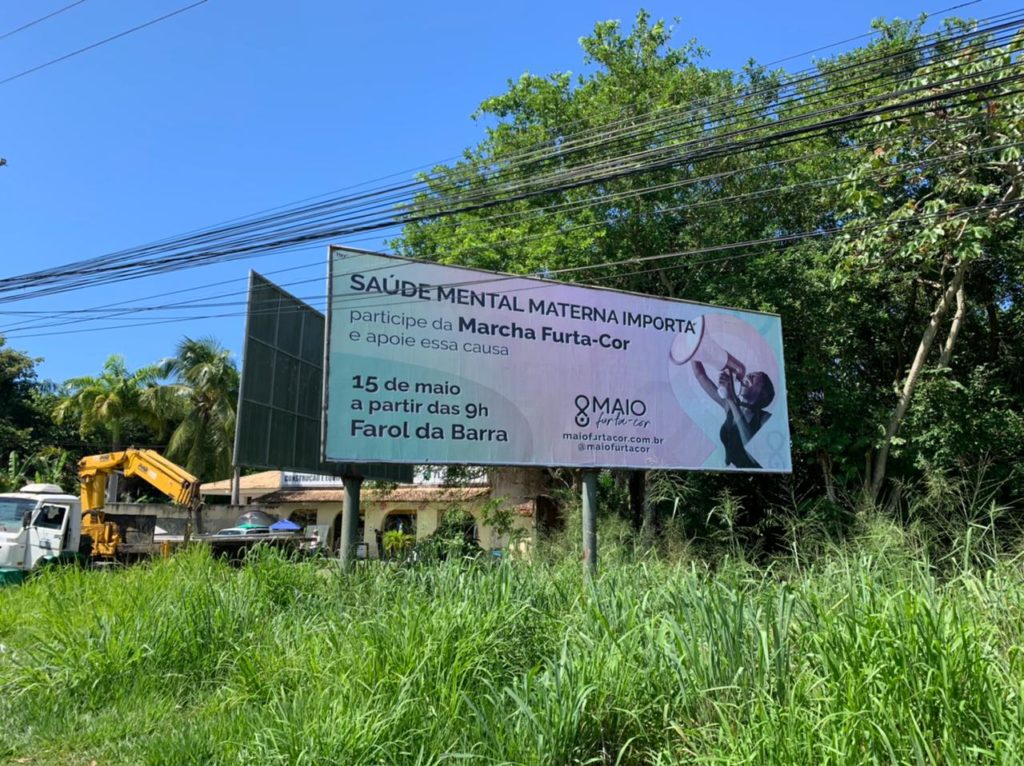 Sedur retira outdoors irregulares da Estrada do Coco 1