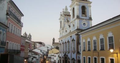 Jornalista e turistas são vítimas de arrastão próximo ao módulo policial no Pelourinho 2