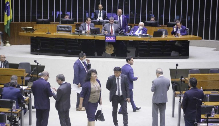 Câmara aprova MP que isenta imposto sobre operações de arrendamento de aeronaves 1