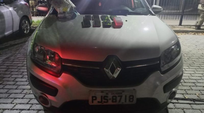 Polícia recupera carro utilizado para cometer assaltos em Camaçari 1