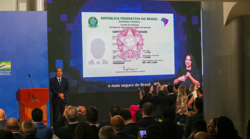 Governo entrega primeiras carteiras de identidade nacional 1