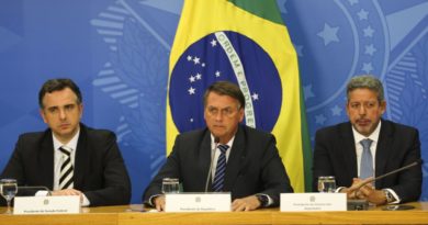 Bolsonaro sanciona projeto que limita cobrança de ICMS sobre combustíveis nos estados 3