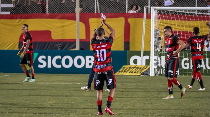 Vitória empata com o Bahia de Feira em amistoso no Barradão 5