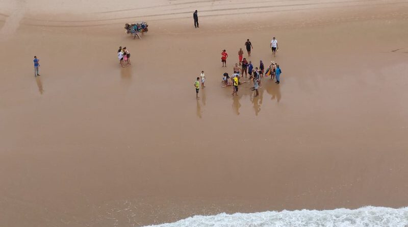 Mãe e filha sofrem afogamento na Praia do Flamengo, em Salvador 1