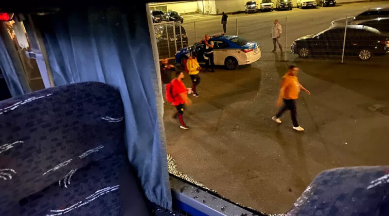 Ônibus do Atlético-MG é apedrejado no Maracanã antes de jogo contra o Flamengo 9