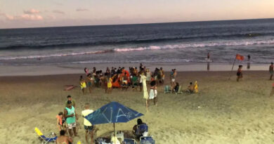 Homem morre afogado na praia do Farol da Barra, em Salvador 5